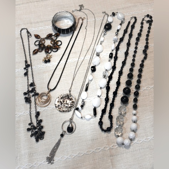 Vintage to modern jewelry bundle - Picture 1 of 6